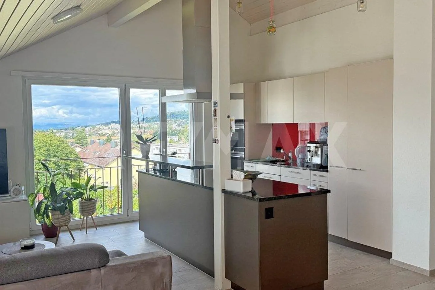 Penthouse de 3,5 pièces dans un bon emplacement - Photo 5 sur 11