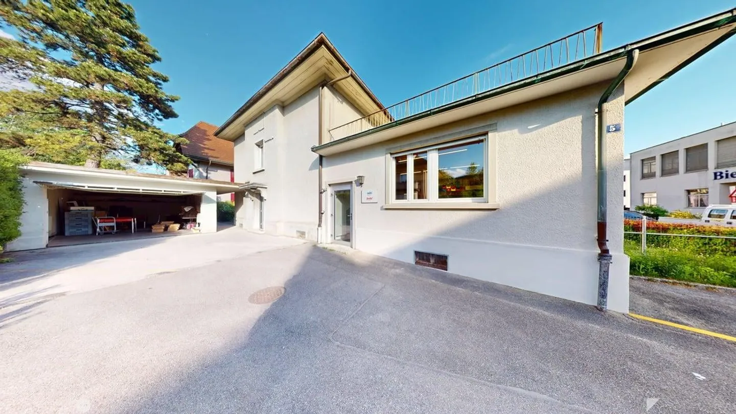 Large residential and/or commercial building for the implementation of your own ideas - Photo 5 of 20