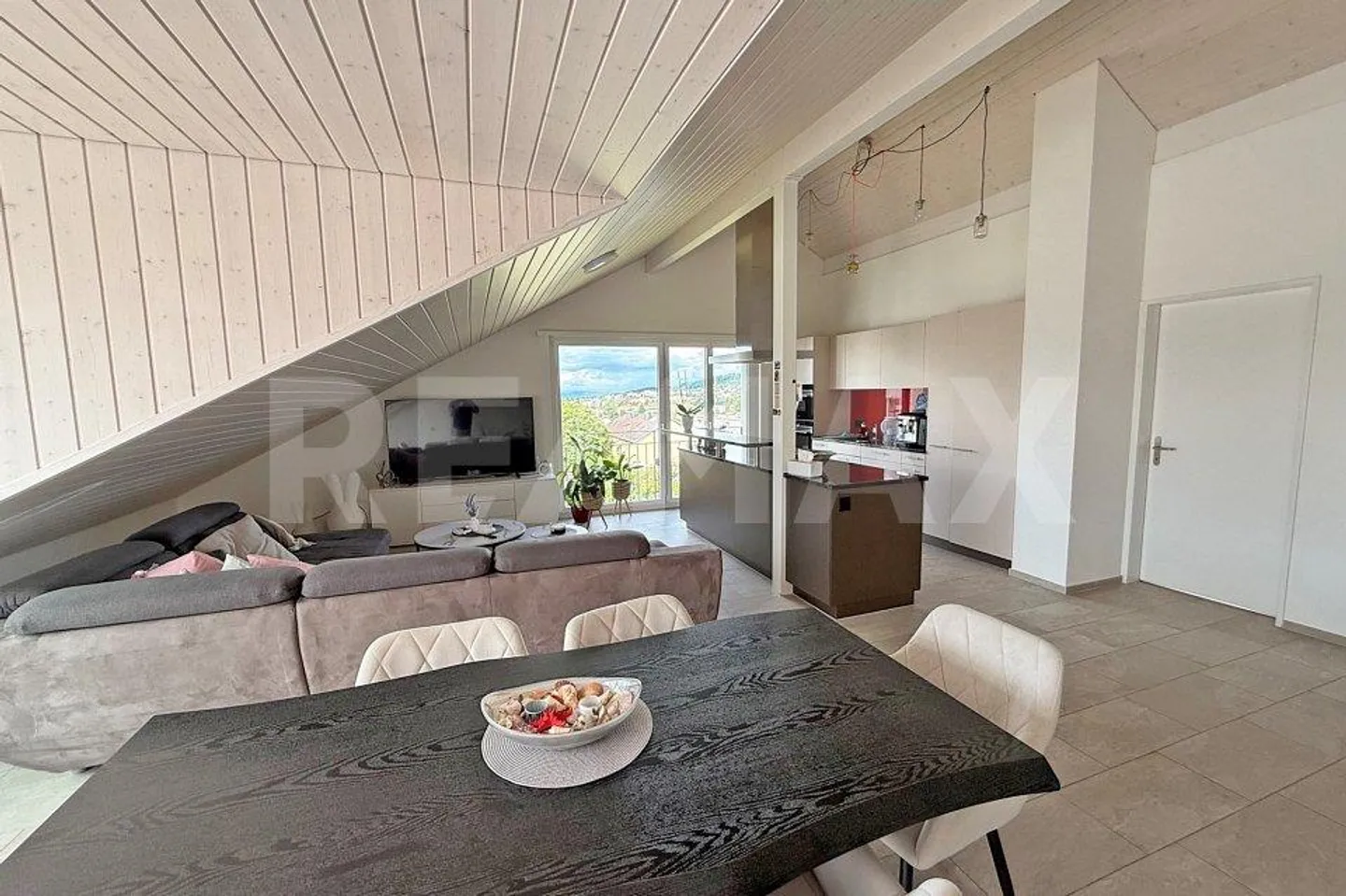 Penthouse de 3,5 pièces dans un bon emplacement - Photo 10 sur 11