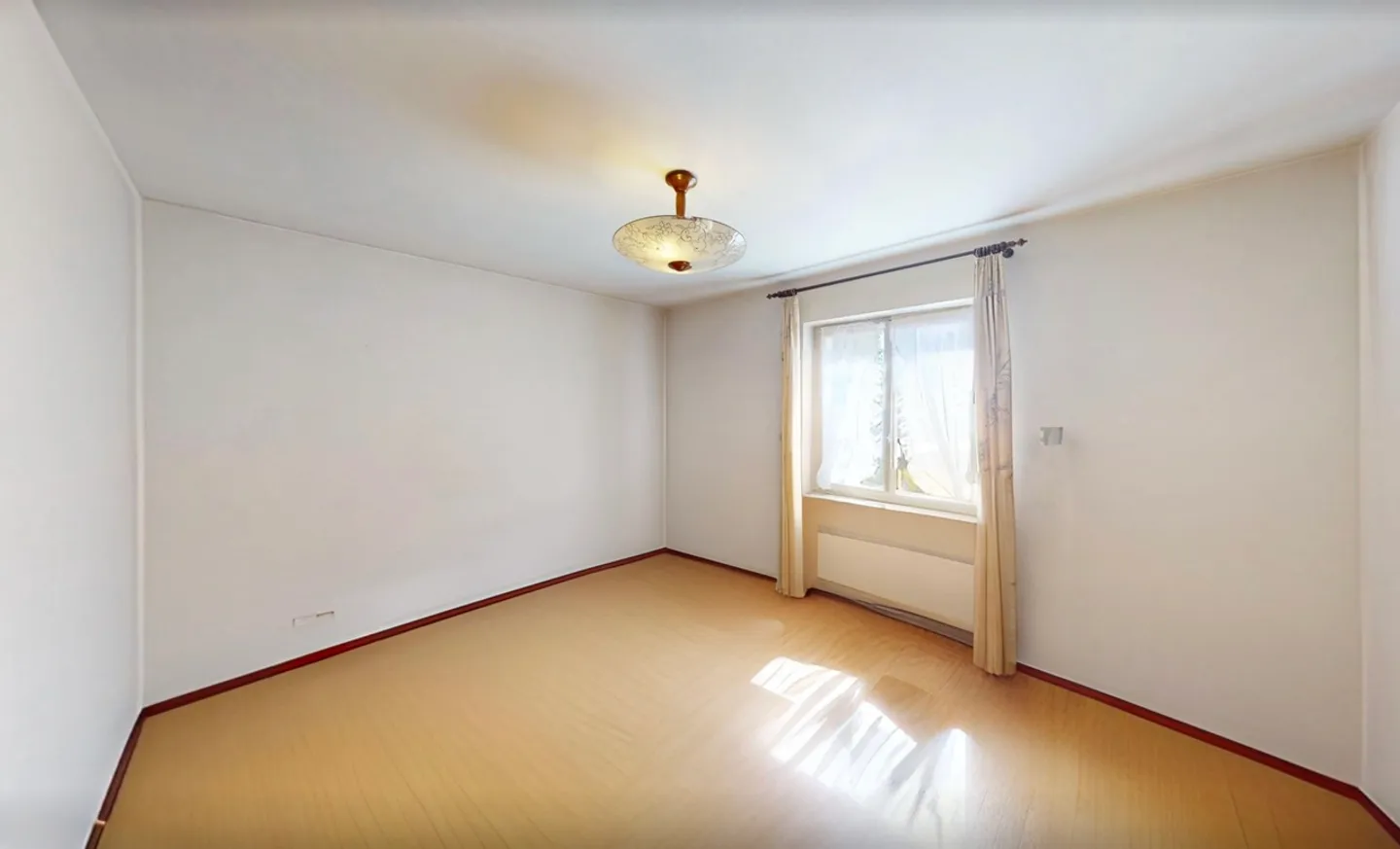Central Multi-Family House in Minusio with Lake View and Expansion Potential - Photo 12 of 15