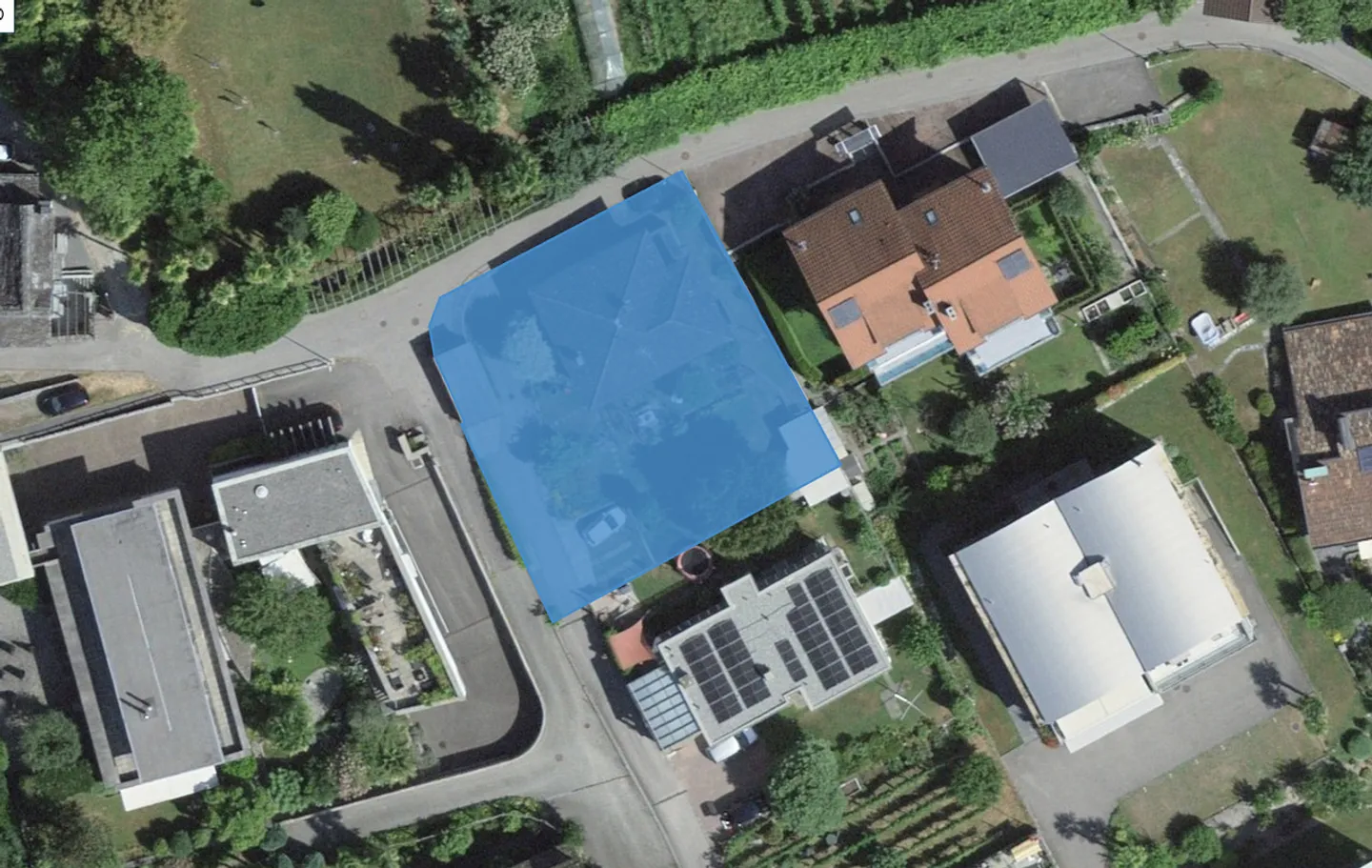 Central Multi-Family House in Minusio with Lake View and Expansion Potential - Photo 14 of 15