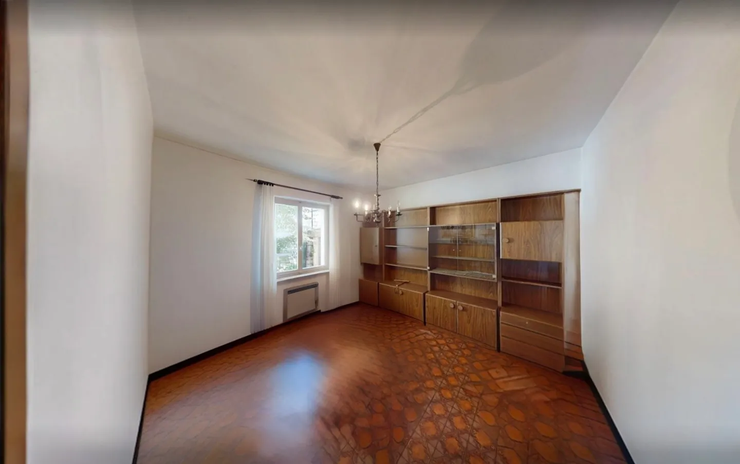 Central Multi-Family House in Minusio with Lake View and Expansion Potential - Photo 7 of 15