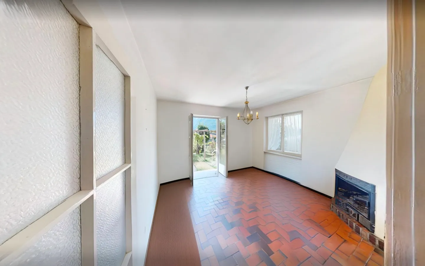 Central Multi-Family House in Minusio with Lake View and Expansion Potential - Photo 10 of 15