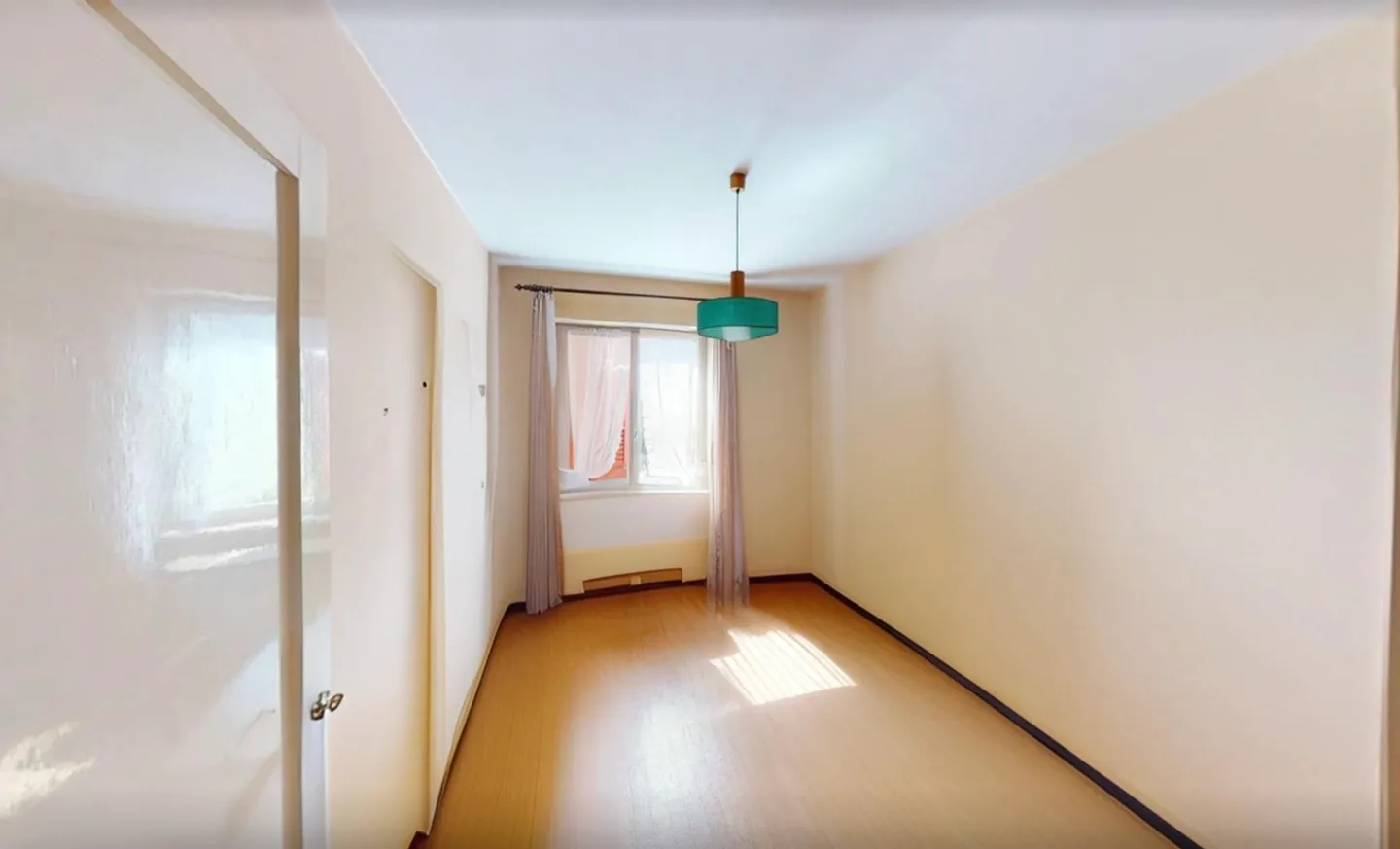 Central Multi-Family House in Minusio with Lake View and Expansion Potential - Photo 11 of 15