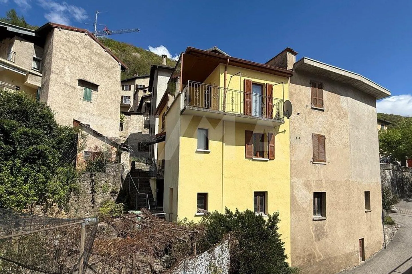 House with garden in panoramic position in Valle di Muggio - Photo 2 of 12