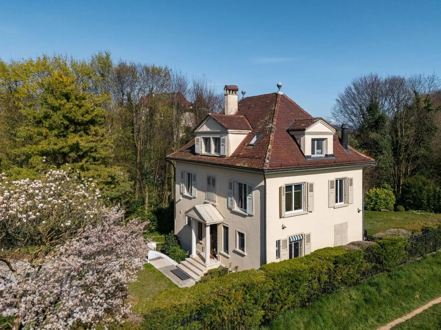 Elegant Villa Near Lake Nyon - Photo 2 of 13