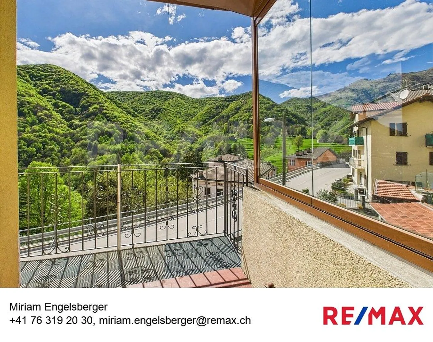 House with garden in panoramic position in Valle di Muggio - Photo 1 of 12