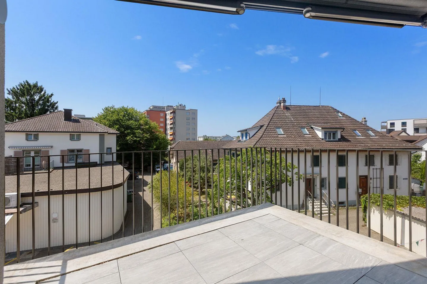 Appartamento come nuovo, 2° piano, 2 balconi a ovest lontano dalla strada principale! - Foto 6 di 7