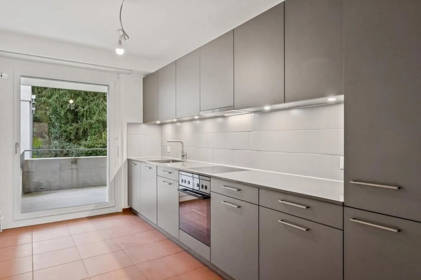 Freshly renovated 2-room apartment in a quiet location in Riehen - Photo 3 of 5