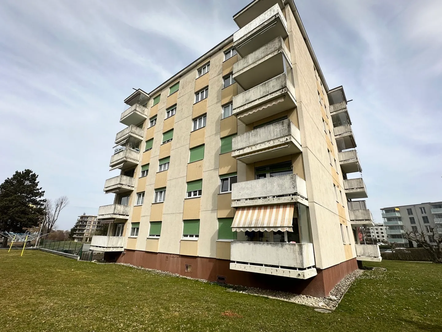 Marly 3.5 Rooms + 1 Parking Space in Underground Garage + 1 Outdoor Parking Space - Photo 1 of 11