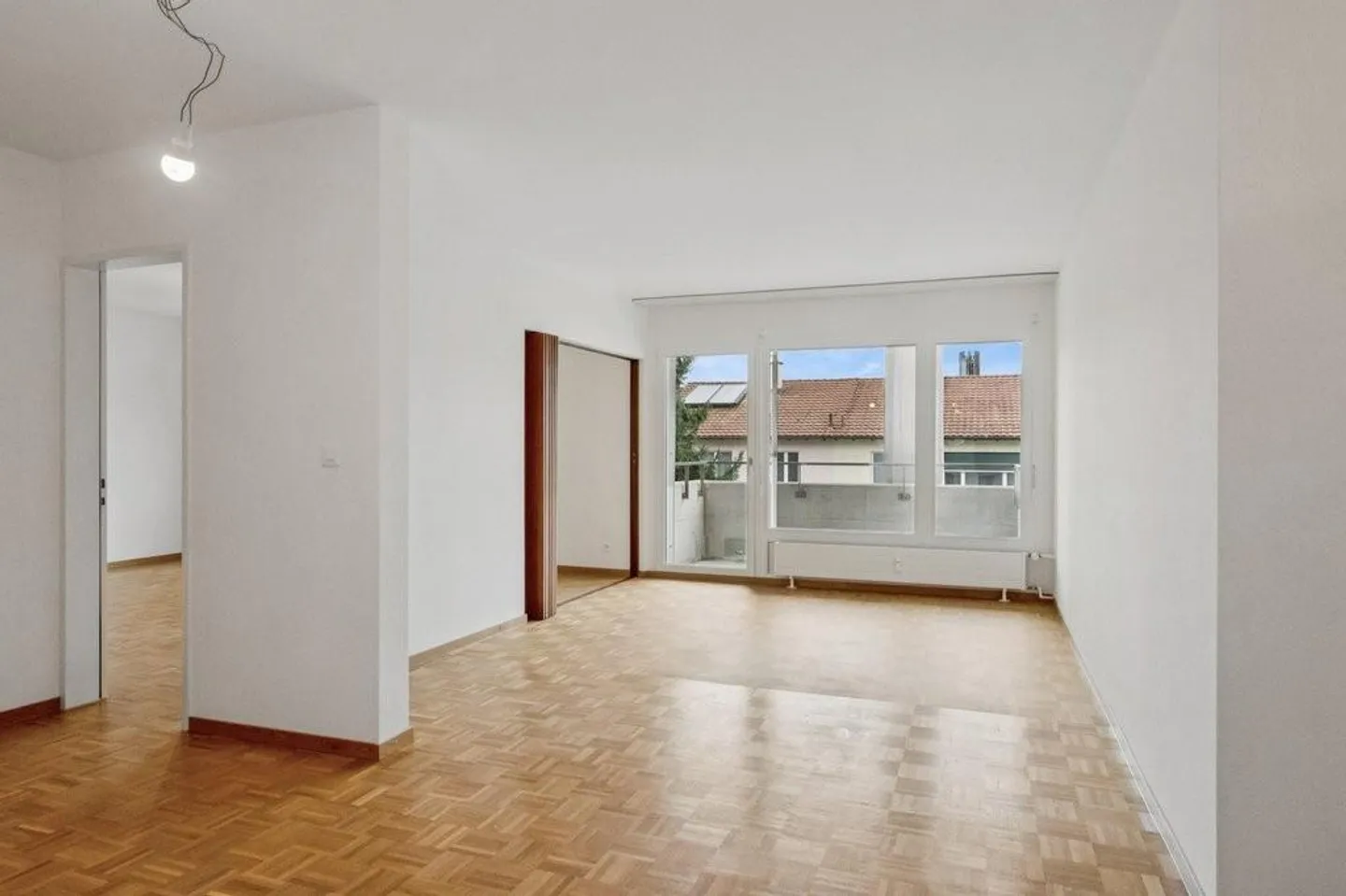 Freshly renovated 3.5-room apartment in idyllic location - Photo 4 of 7