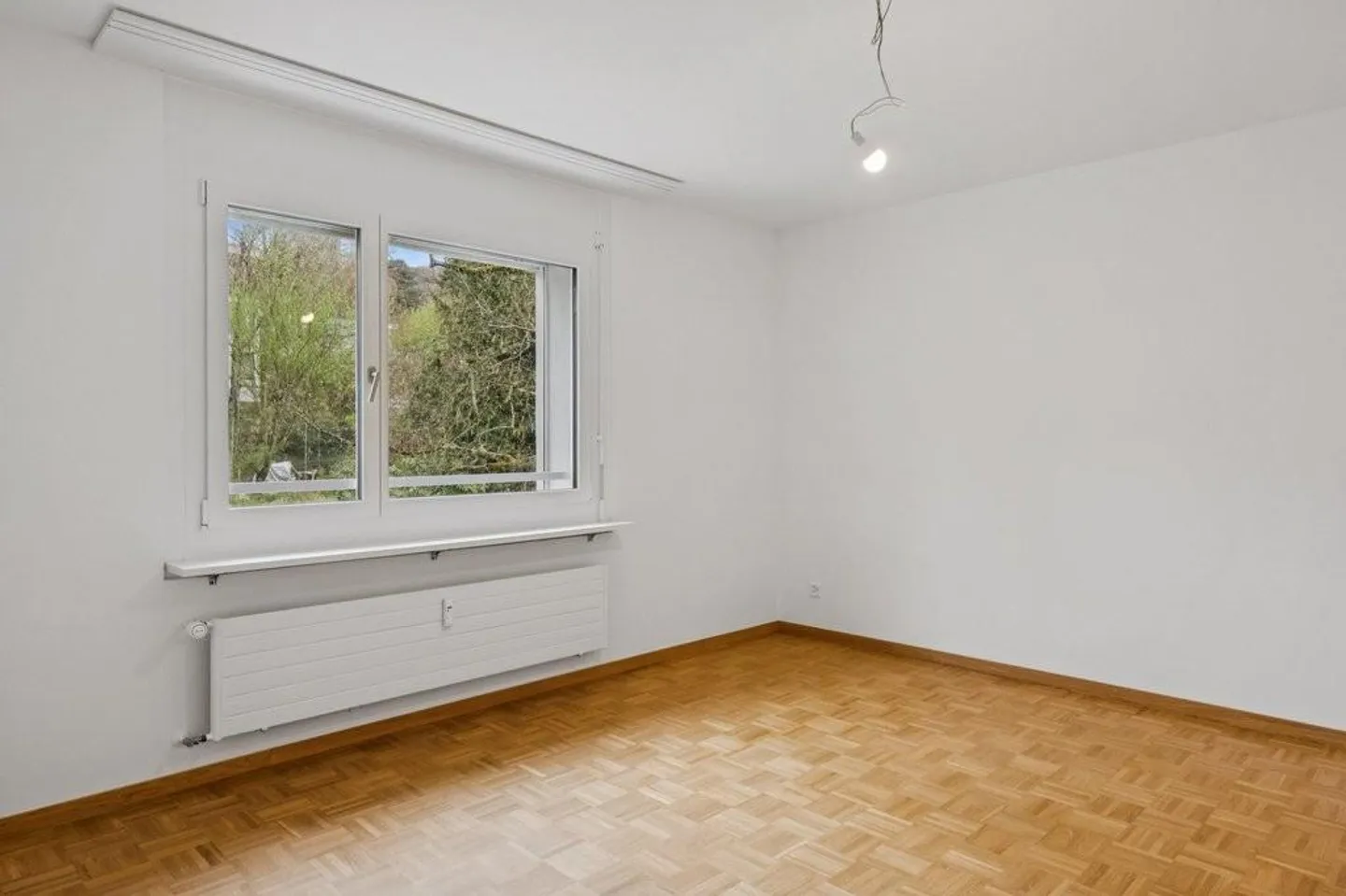 Freshly renovated 3.5-room apartment in idyllic location - Photo 5 of 7