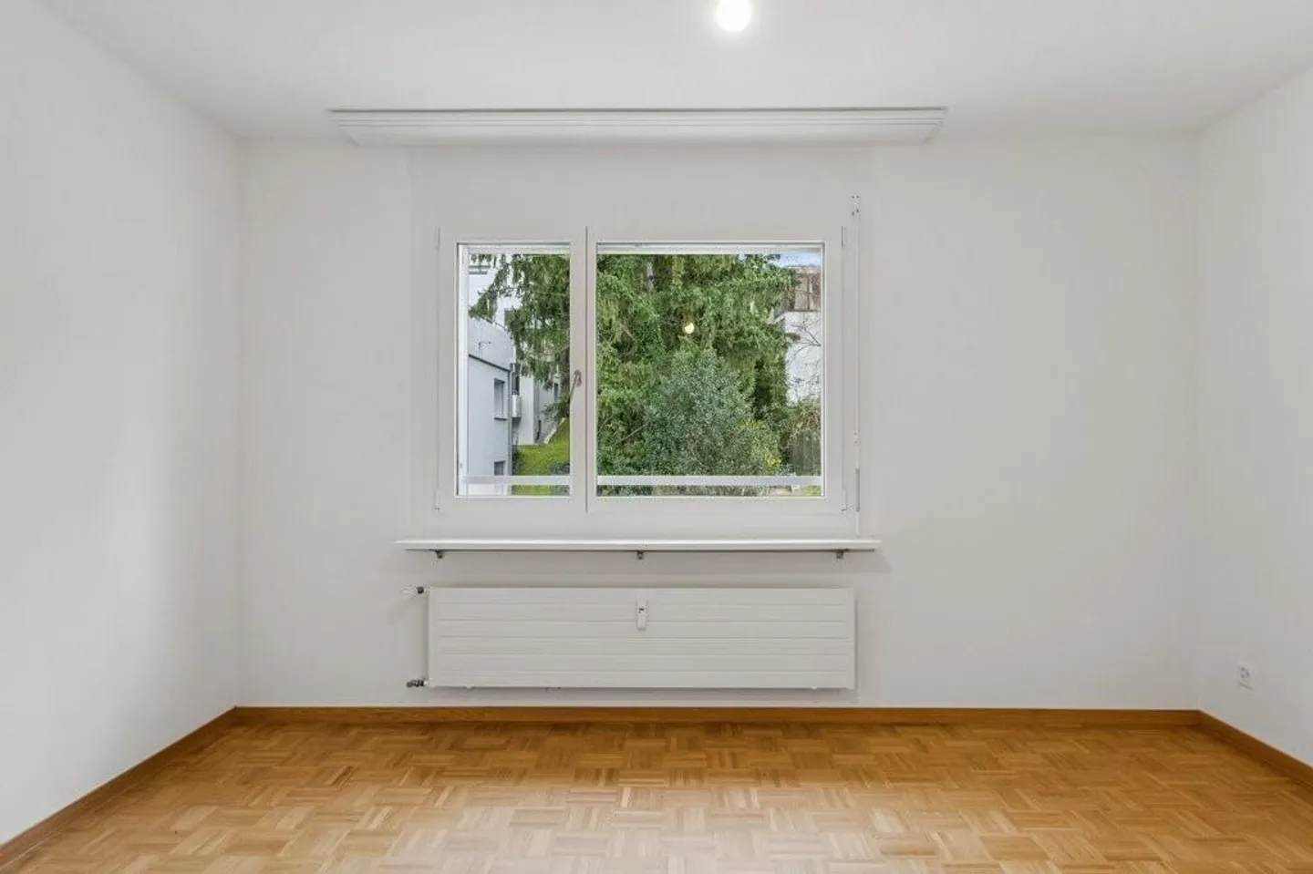 Freshly renovated 3.5-room apartment in idyllic location - Photo 6 of 7