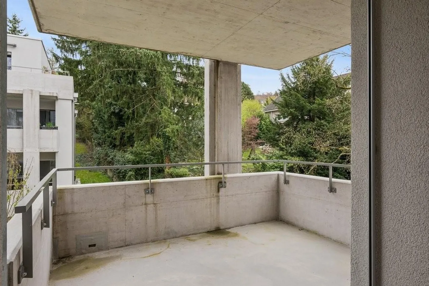 Freshly renovated 3.5-room apartment in idyllic location - Photo 7 of 7