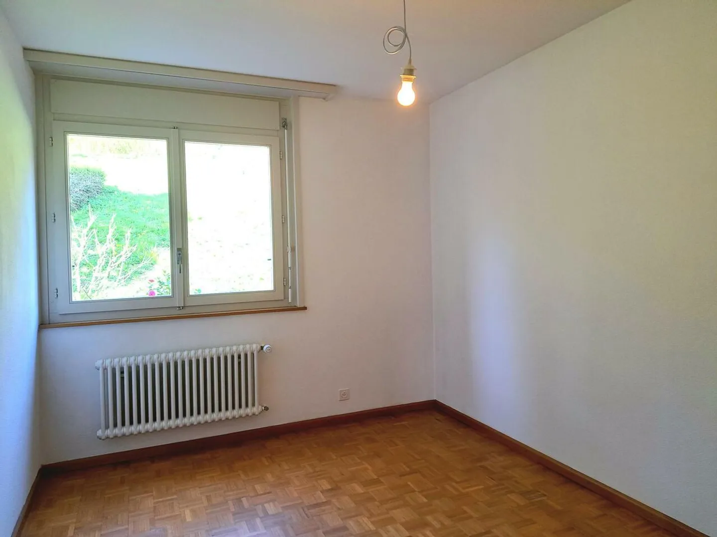 Appartement de 5.5 pièces avec grand balcon, jardin privatif et vue - Photo 10 sur 13