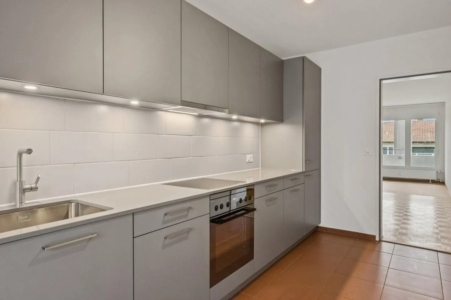 Freshly renovated 3.5-room apartment in idyllic location - Photo 2 of 7