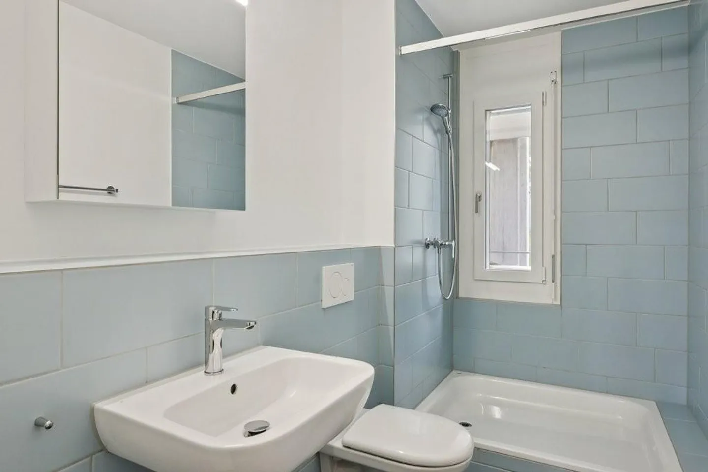Freshly renovated 3.5-room apartment in idyllic location - Photo 3 of 7