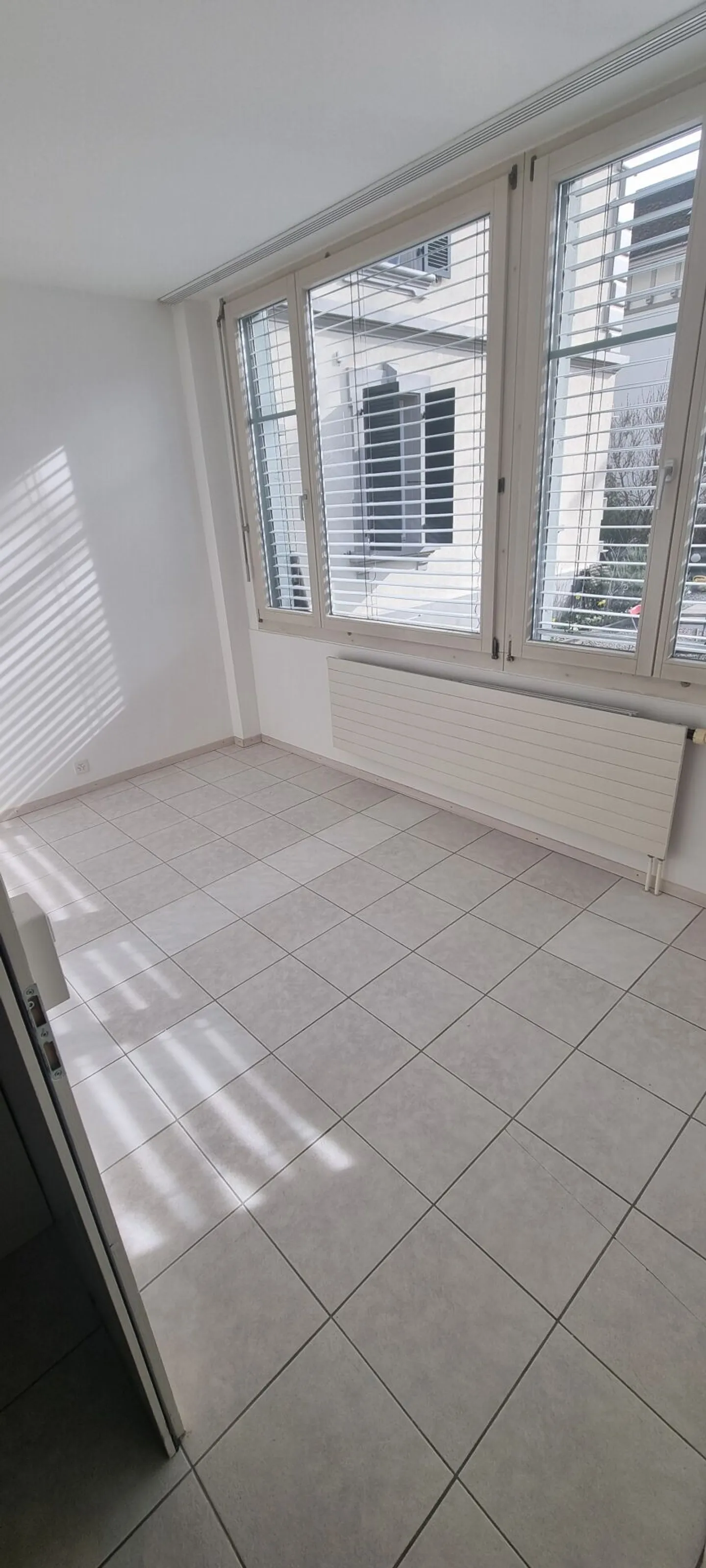 Eigerplatz - Espace commercial lumineux et spacieux avec 8 chambres à louer ! - Photo 9 sur 12