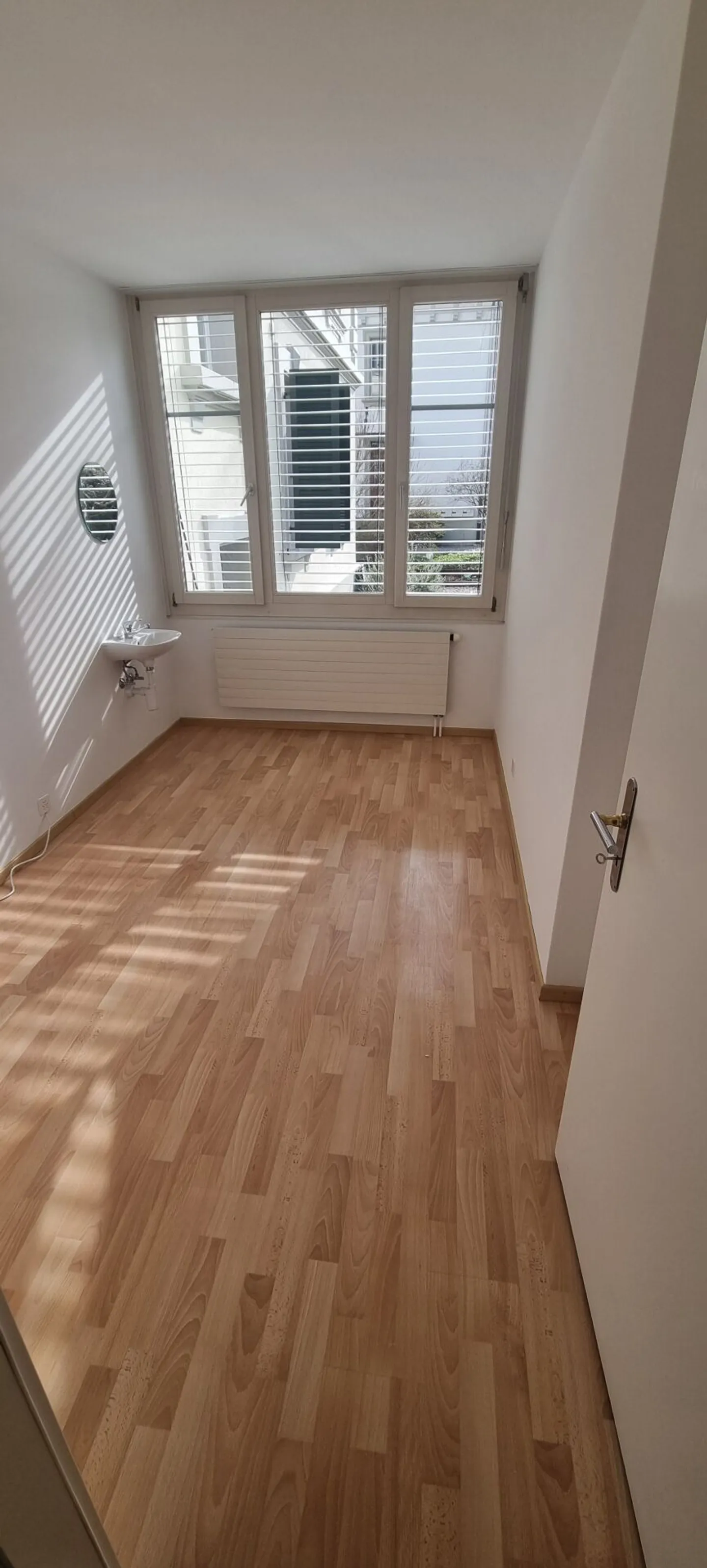Eigerplatz - Espace commercial lumineux et spacieux avec 8 chambres à louer ! - Photo 8 sur 12