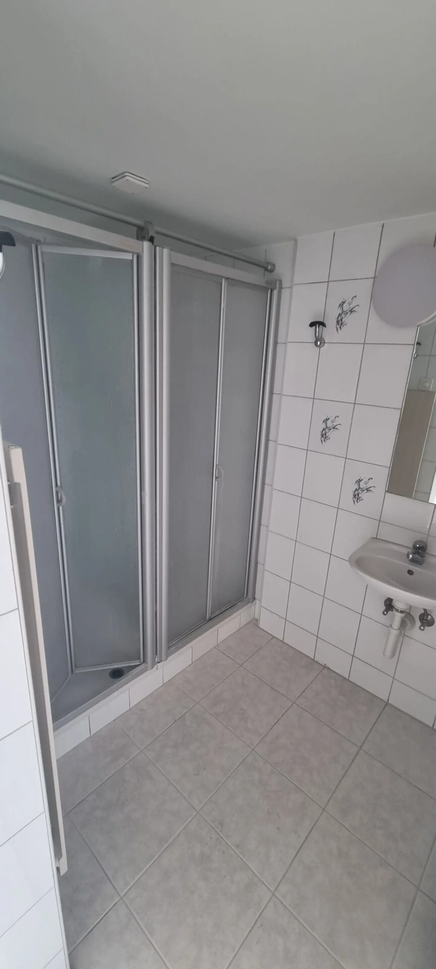 Eigerplatz - Espace commercial lumineux et spacieux avec 8 chambres à louer ! - Photo 10 sur 12