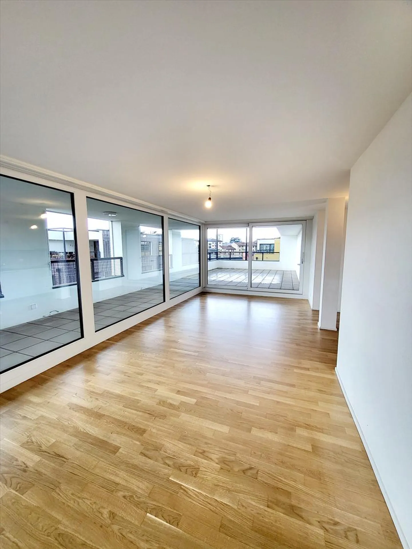 2-room apartment - Photo 2 of 8