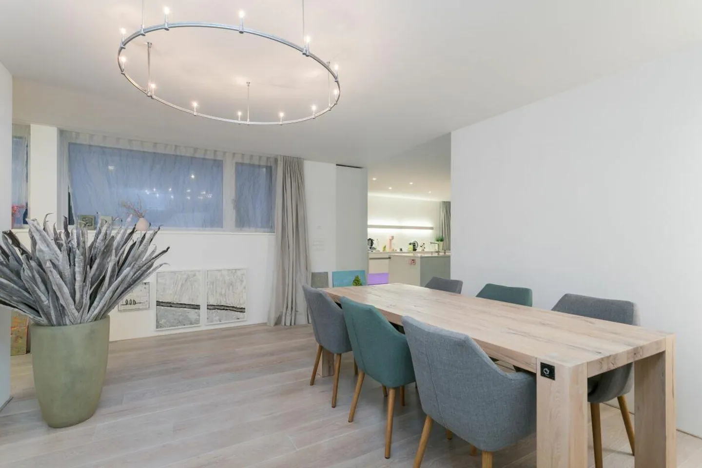 Exclusive 5.5-room apartment with garden terrace in the city of Zurich - Photo 1 of 13