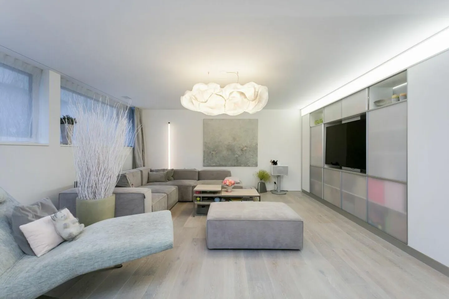 Exclusive 5.5-room apartment with garden terrace in the city of Zurich - Photo 2 of 13