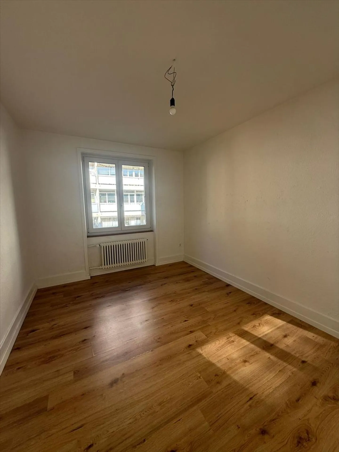 St-Imier, nice 2.5-room apartment with balcony - Photo 2 of 4