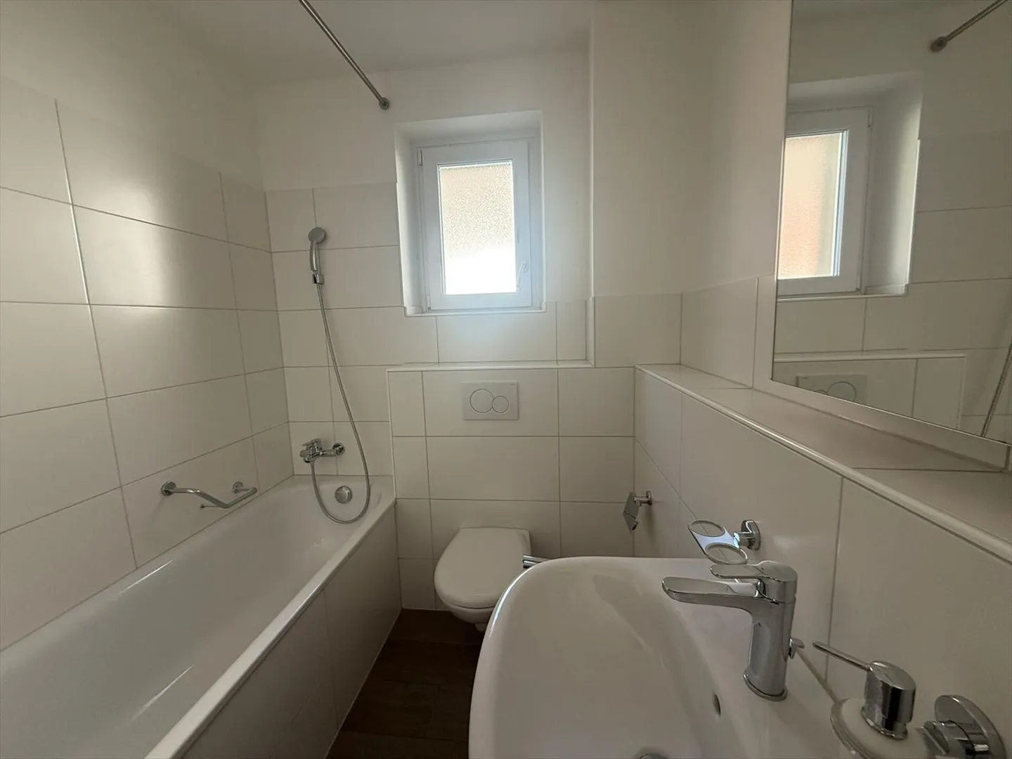 St-Imier, nice 2.5-room apartment with balcony - Photo 3 of 4