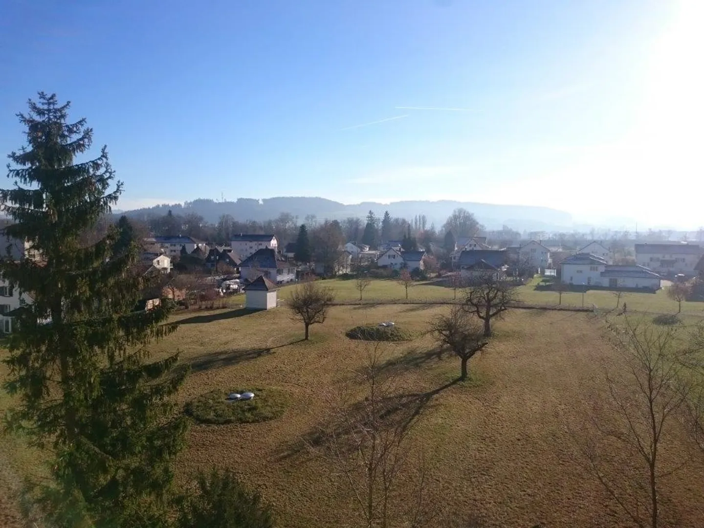 Appartement spacieux de 2,5 pièces avec cheminée - Photo 1 sur 9