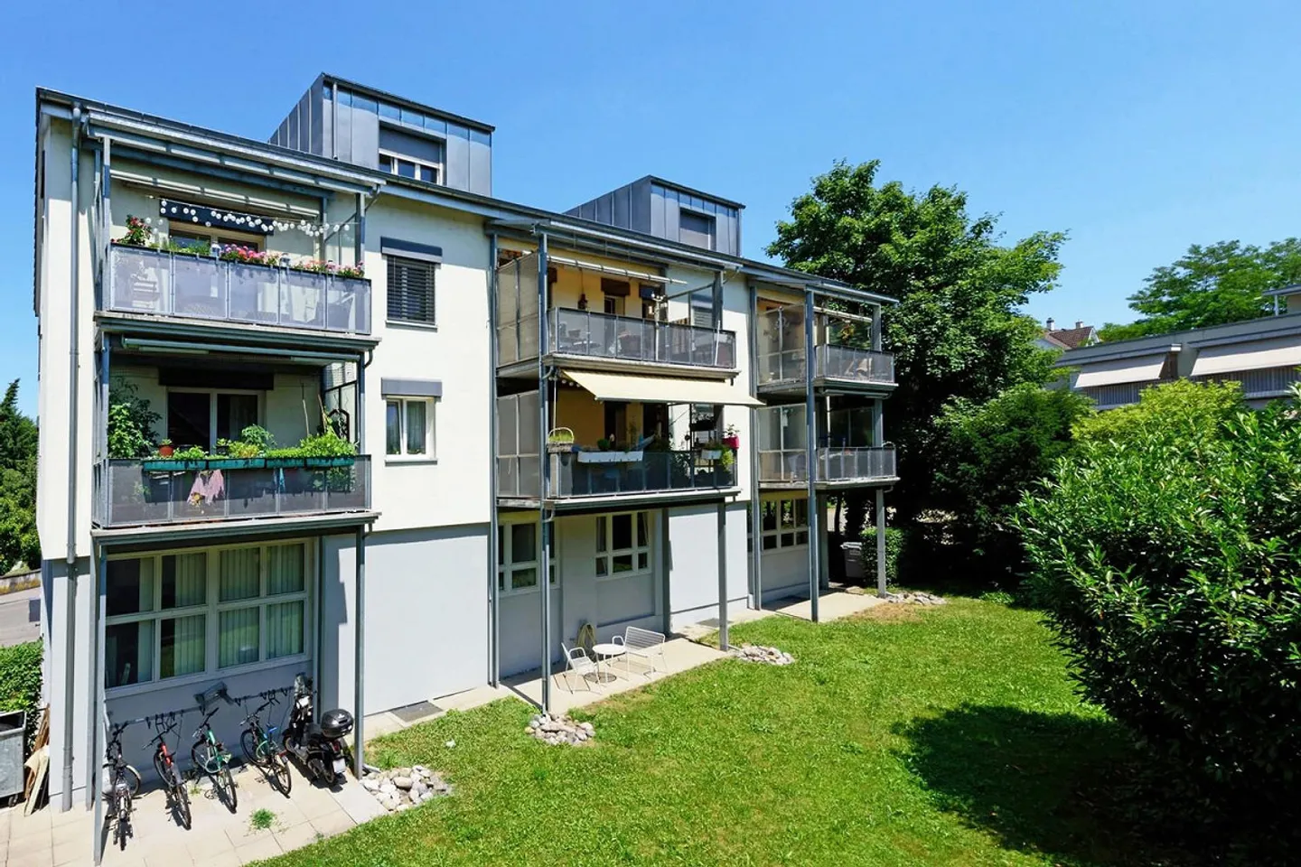 Charmante Dachwohnung in Binningen - Foto 1 von 3