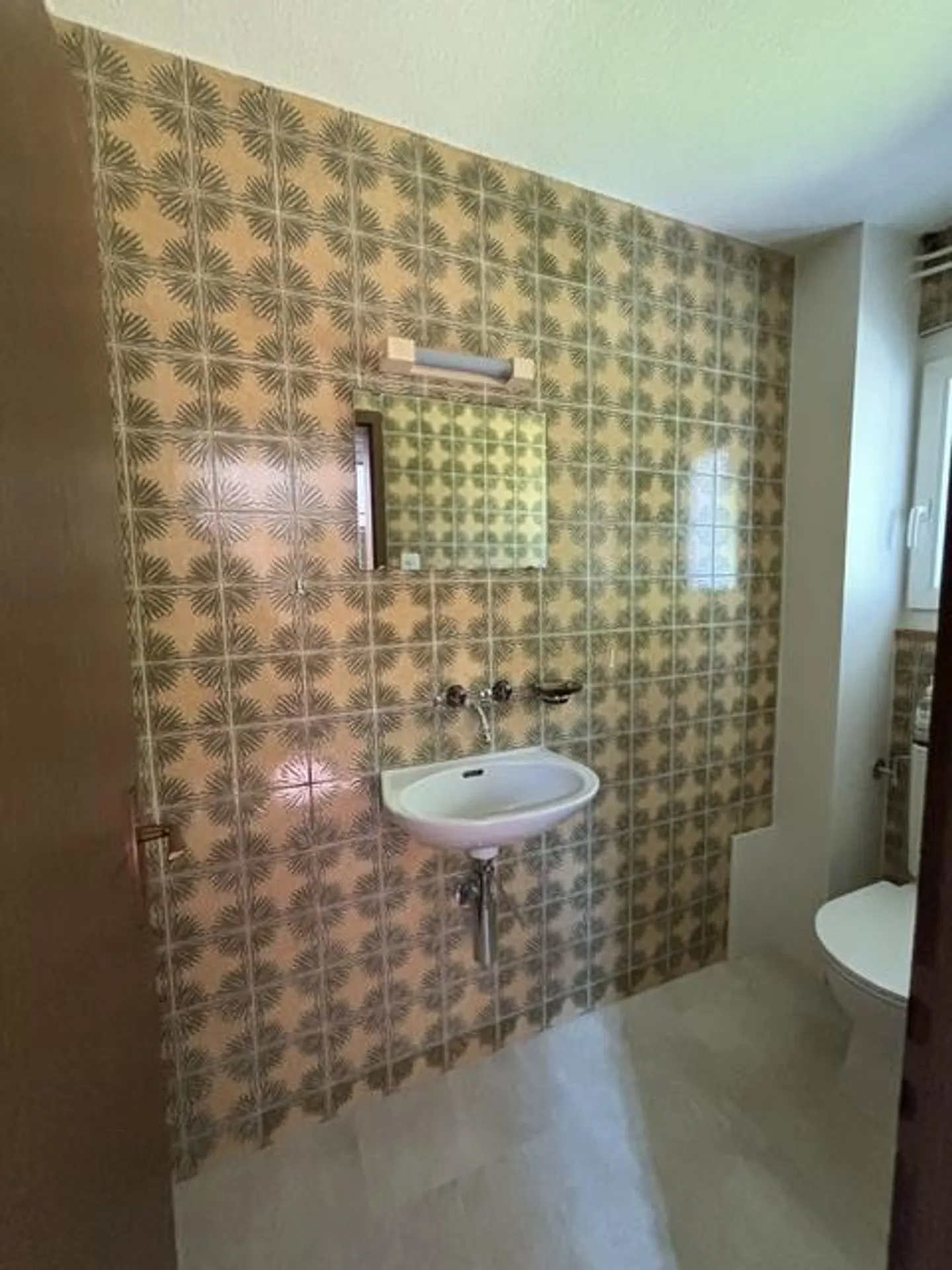 Renovated 6.5-Room Single-Family Home in a Quiet Location - Photo 6 of 9