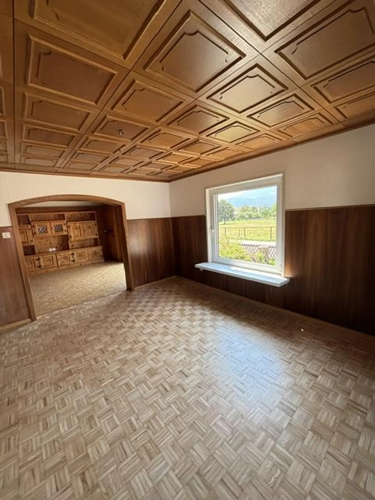 Renovated 6.5-Room Single-Family Home in a Quiet Location - Photo 3 of 9