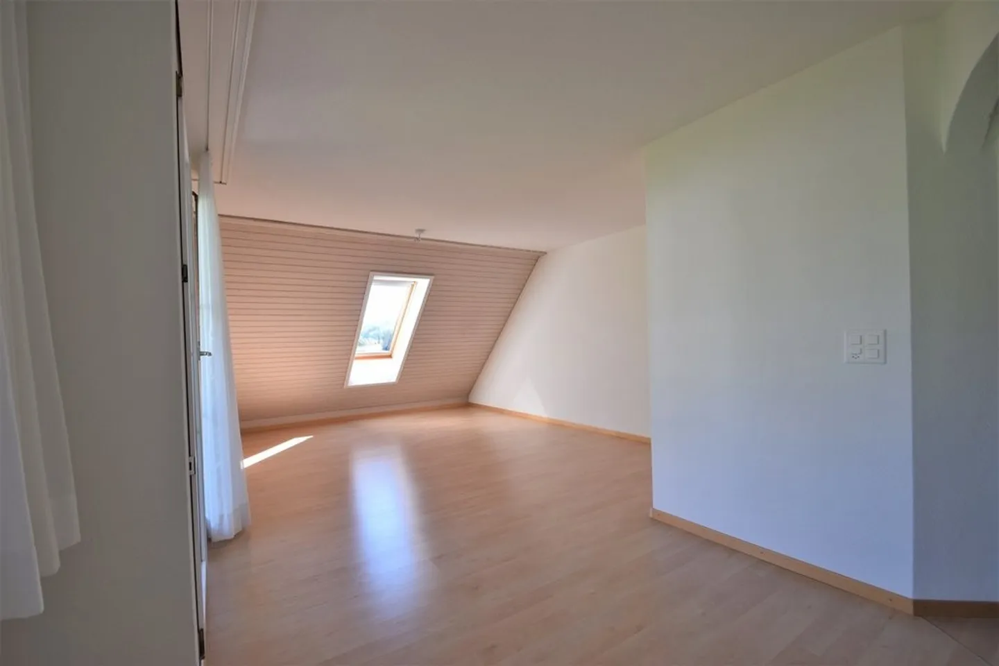 Cozy living in a sunny location - Photo 2 of 9