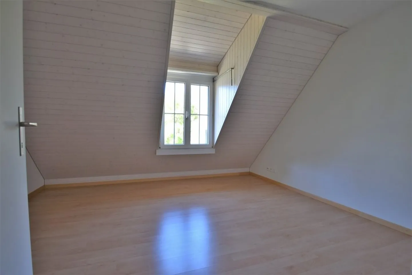 Cozy living in a sunny location - Photo 6 of 9