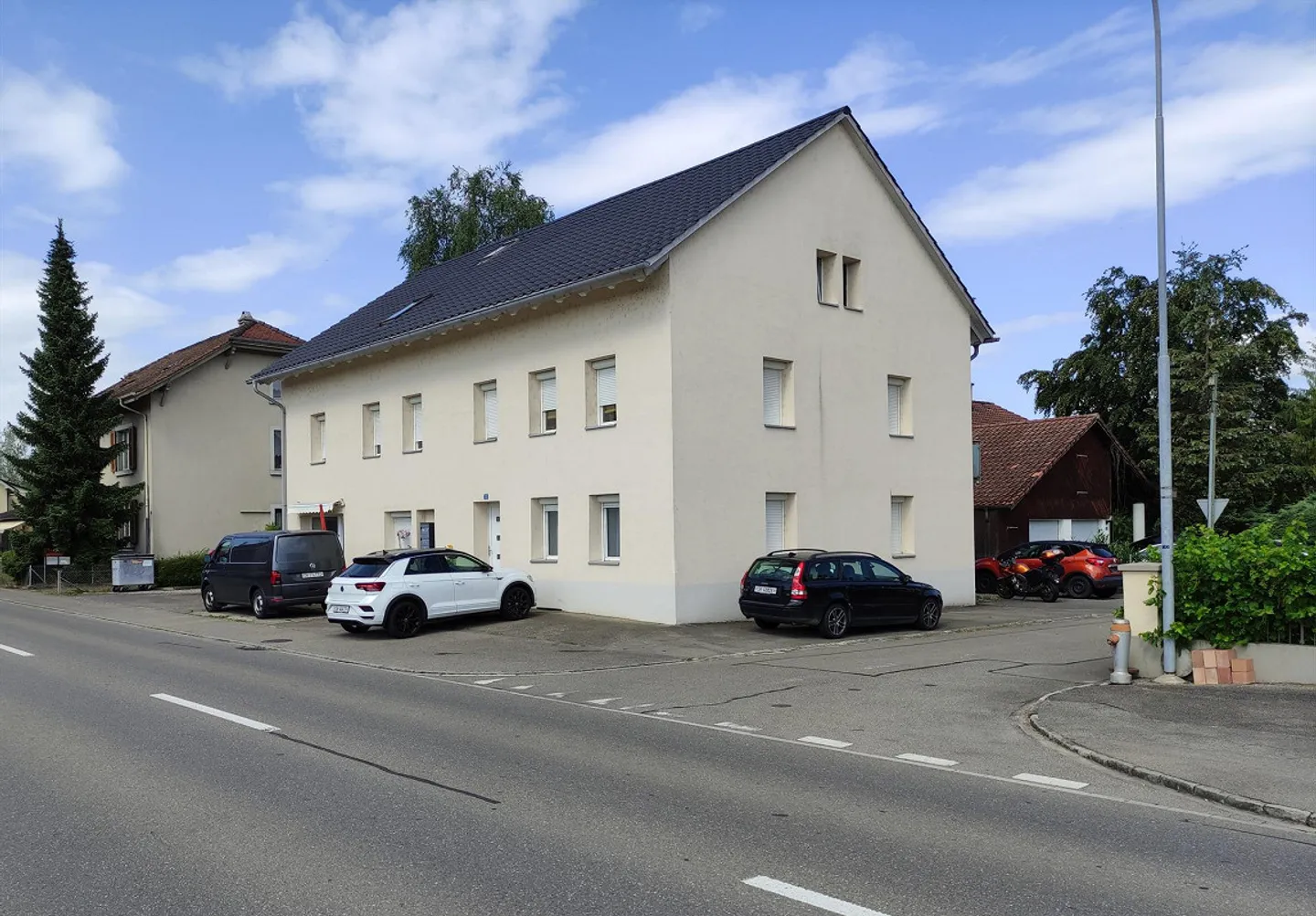 Gemütliche 3.5 Zimmer Erdgeschosswohnung mit Sitzplatz - Foto 1 di 8