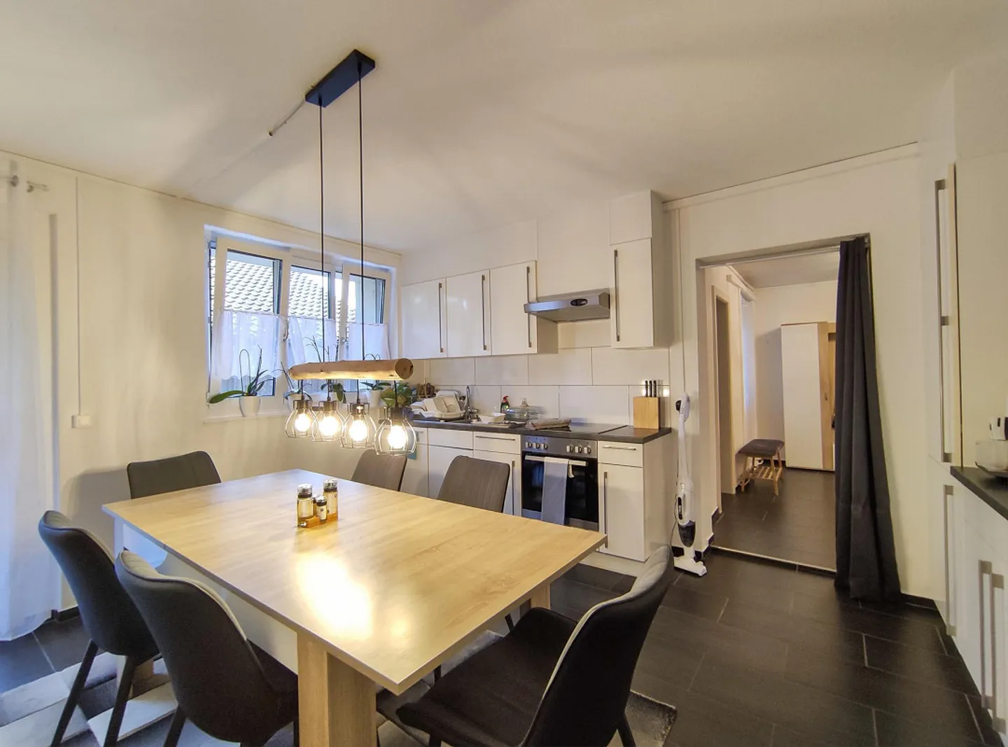 Gemütliche 3.5 Zimmer Erdgeschosswohnung mit Sitzplatz - Foto 2 di 8