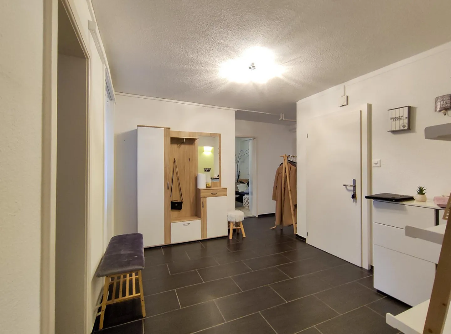 Gemütliche 3.5 Zimmer Erdgeschosswohnung mit Sitzplatz - Foto 3 di 8