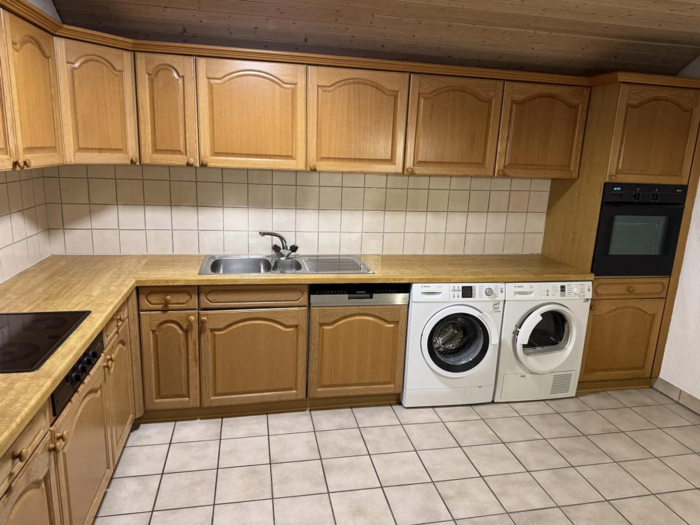Appartement spacieux de 2,5 pièces avec cheminée - Photo 4 sur 9