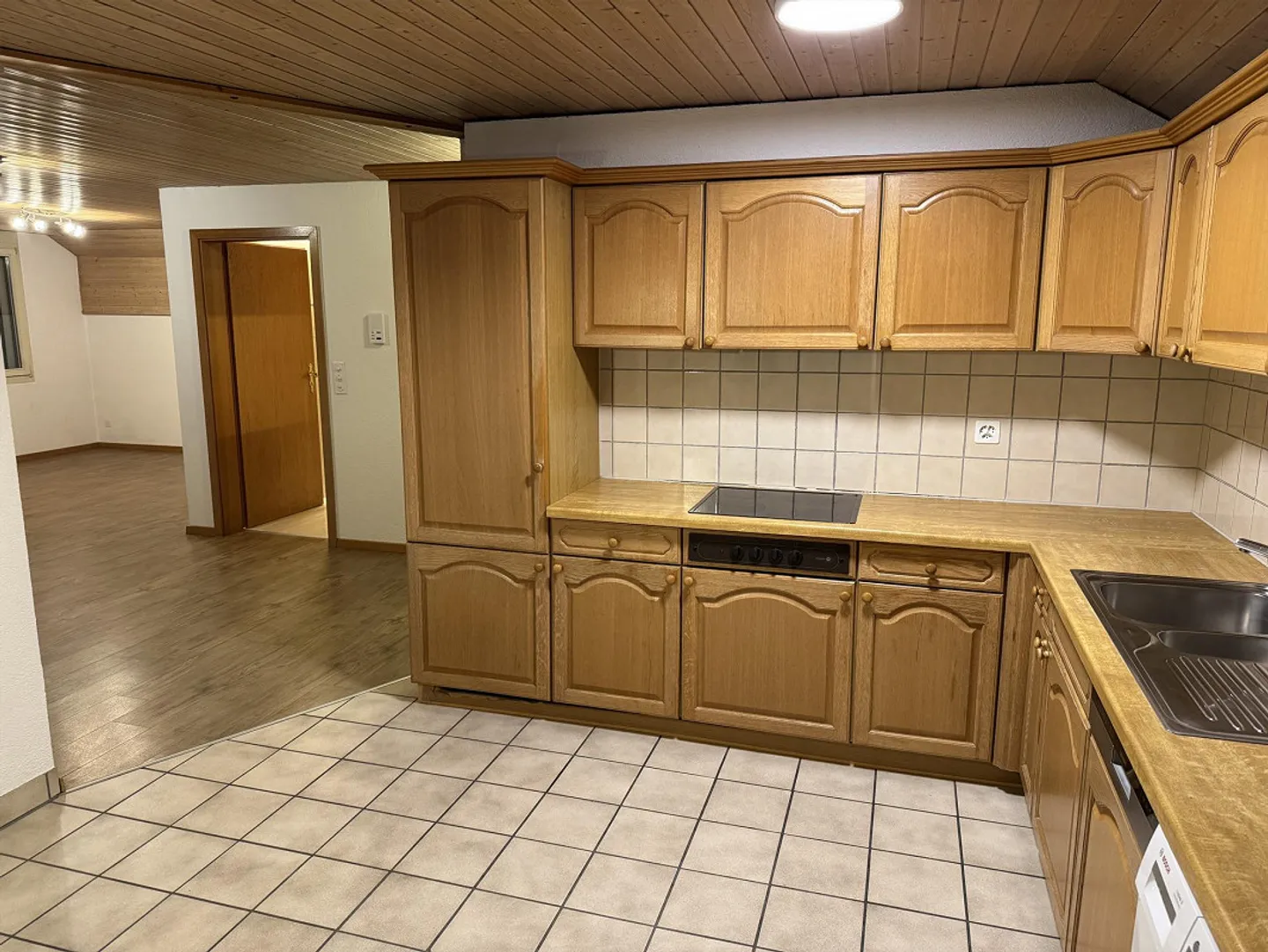 Appartement spacieux de 2,5 pièces avec cheminée - Photo 3 sur 9