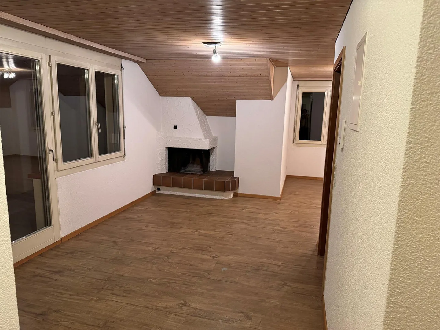 Appartement spacieux de 2,5 pièces avec cheminée - Photo 6 sur 9