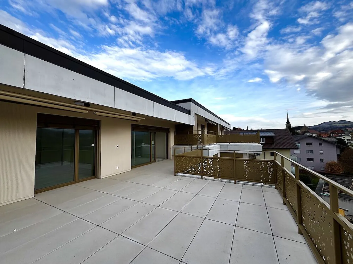 ERSTBEZUG! Exklusive 3.5-Zimmer-Attikawohnung in Alterswil - Foto 1 von 9