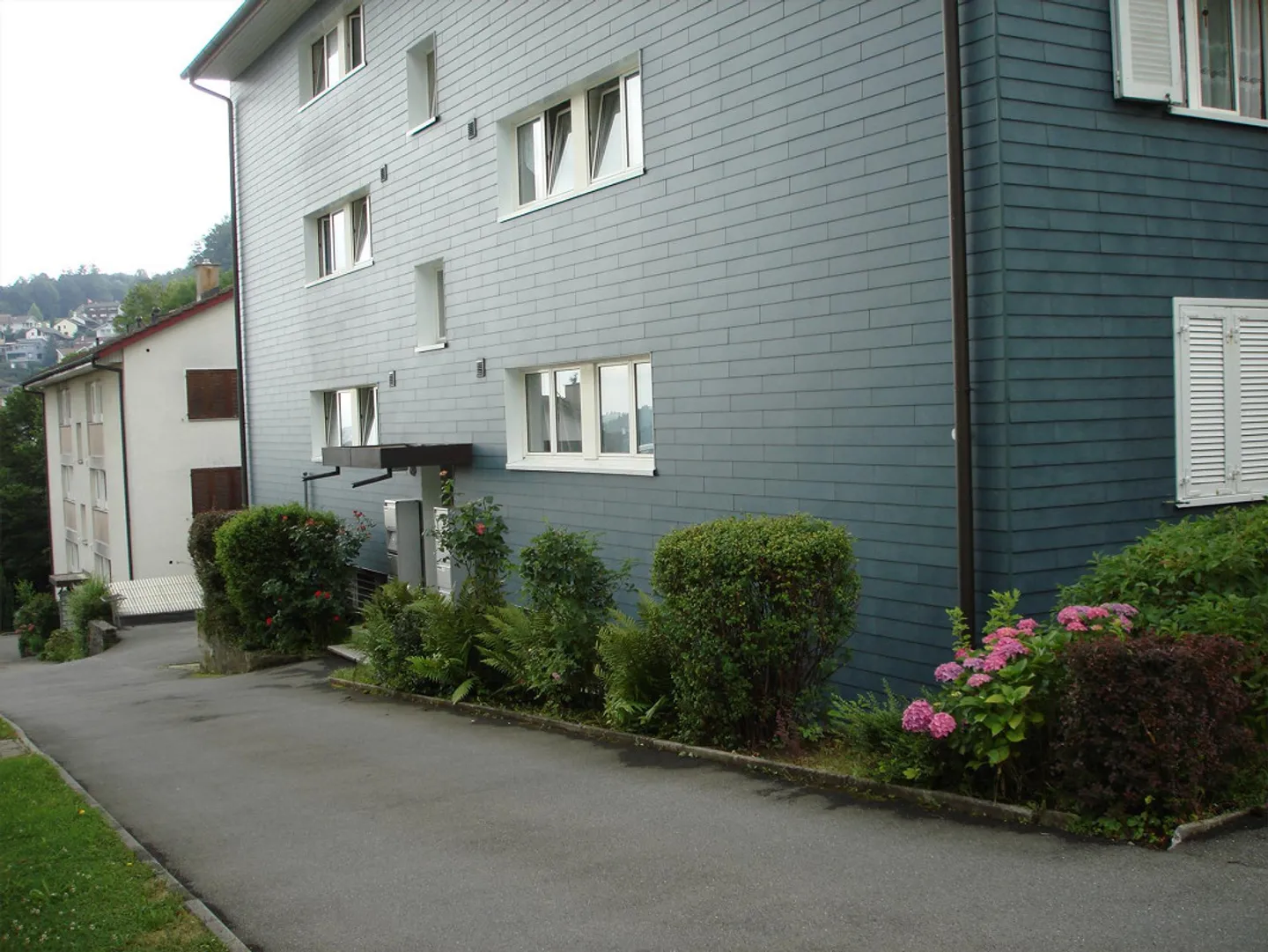 Piccolo appartamento di 4 stanze con balcone - Foto 1 di 9