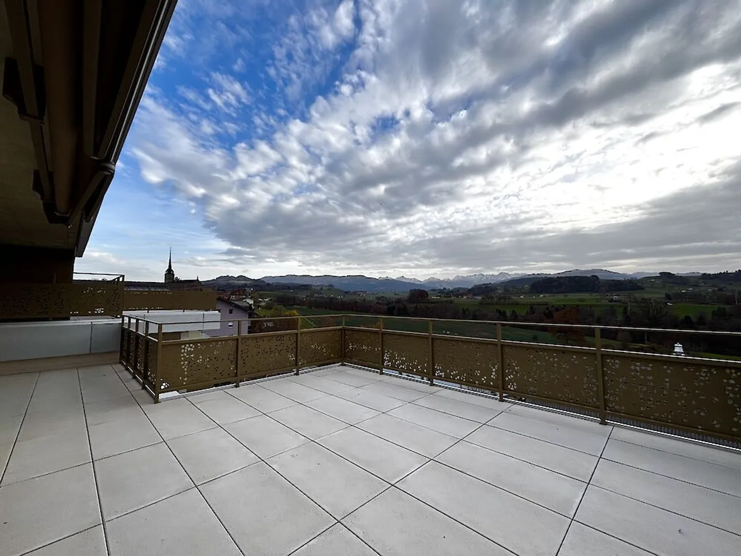 ERSTBEZUG! Exklusive 3.5-Zimmer-Attikawohnung in Alterswil - Foto 7 von 9