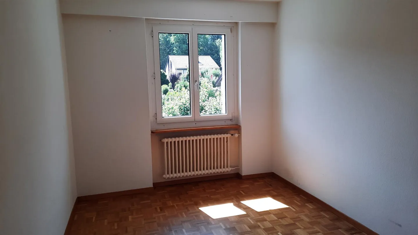 Piccolo appartamento di 4 stanze con balcone - Foto 6 di 9