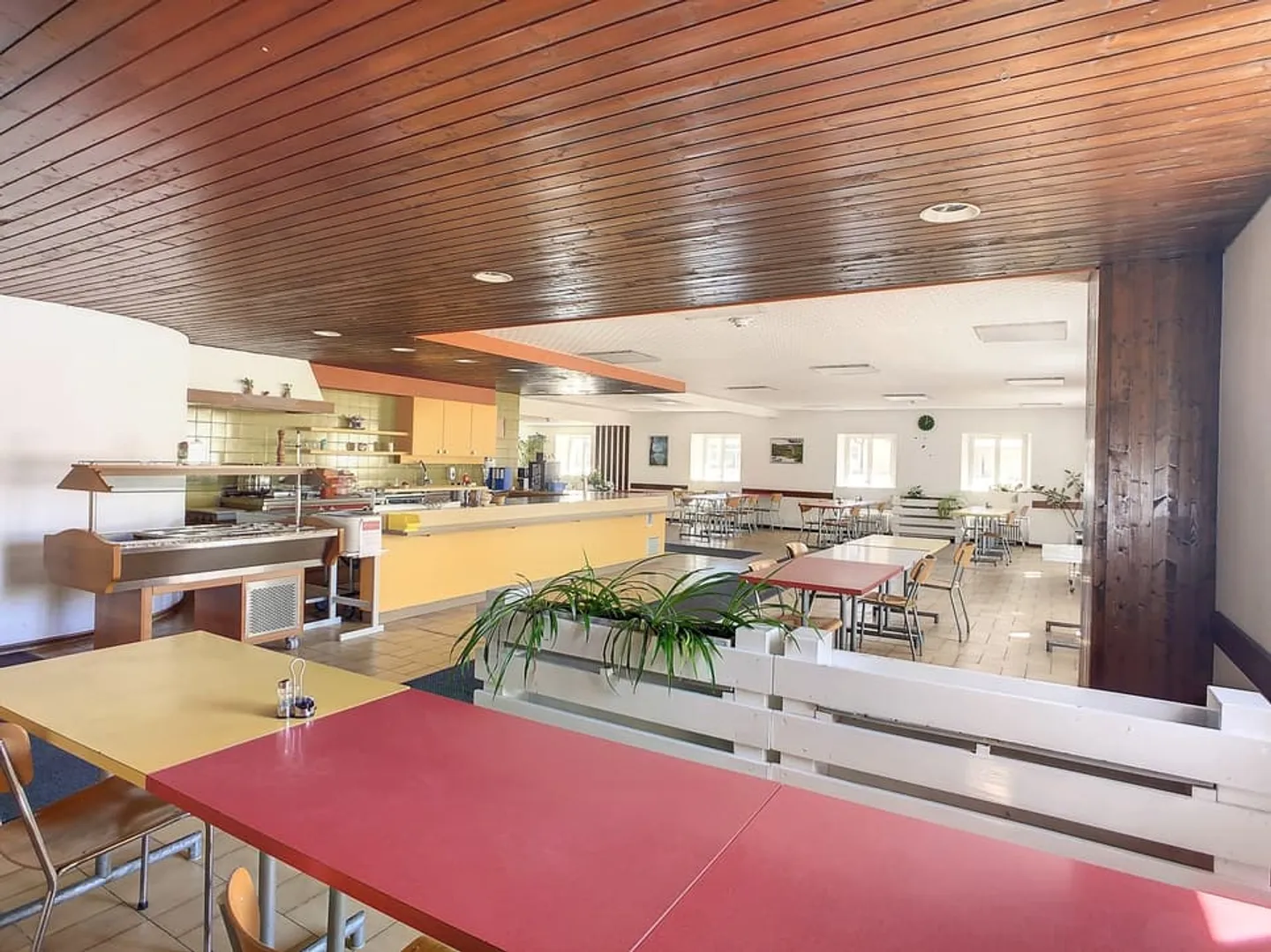 Mixed building of 3779 m3, with offices, warehouse, housing and garages - Photo 3 of 13