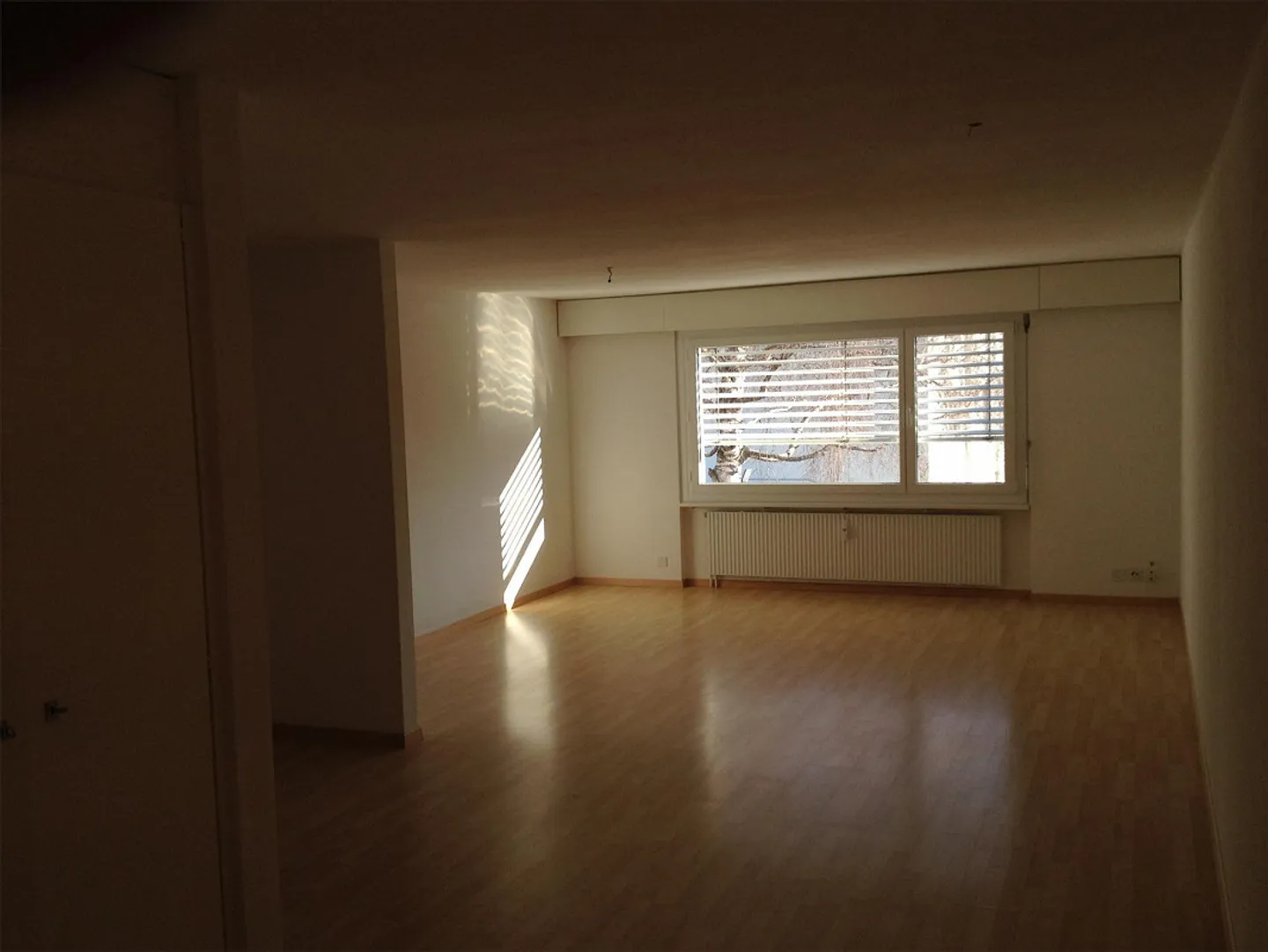 Helle 3.5 Zimmer Wohnung im 2. OG - Foto 3 di 7