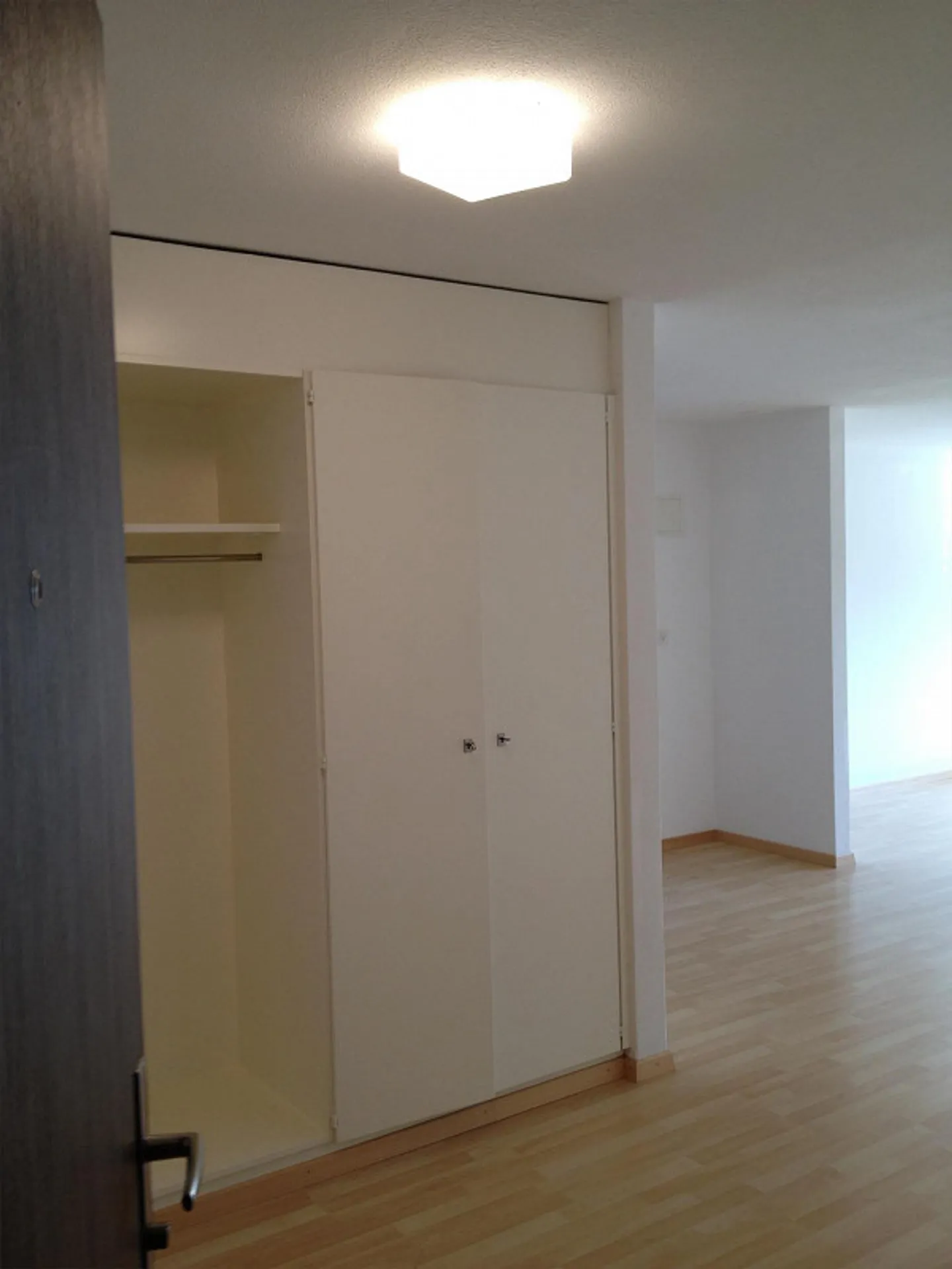 Helle 3.5 Zimmer Wohnung im 2. OG - Foto 4 di 7