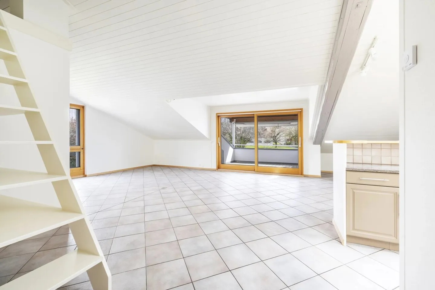 Large and charming 3.5 room apartment on the top floor - Photo 6 of 13