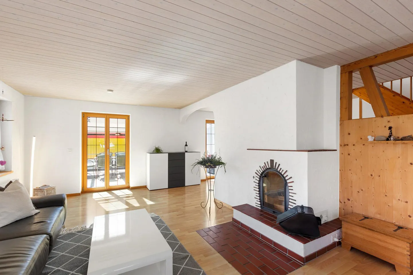 A House with History: Spacious 6.5-Room Single-Family Home with Beautiful Conservatory - Photo 7 of 21